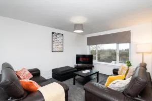 3 Bed House-Free Parking-6Beds - Kirkintilloch