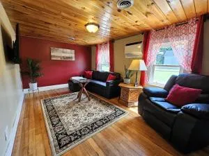 Cozy & Convenient Home Near The University & Bangor - Bangor