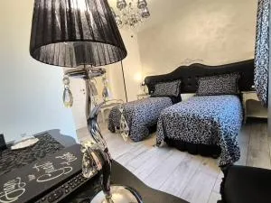 Alloggio Turistico Giulietta e ROMEO - INTERO APPARTAMENTO - Villafranca di Verona, Zimmer, Holiday Rooms - Custoza