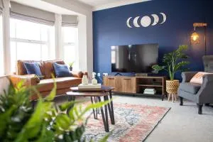 4 Bedroom House-Sleeps 8-Parking - West Lavington