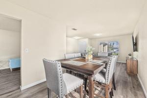 Peaceful and Quiet 4 Br house with Garage