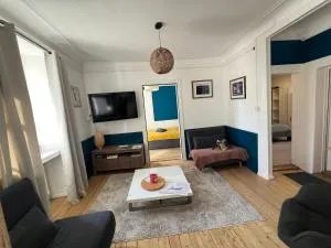 Appartement atypique à la Cour-aux-Moines - plein centre historique - 波朗特吕