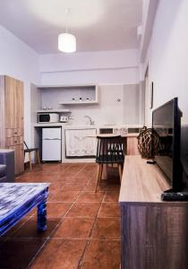 OFIOYSA KaGa kythnosuites