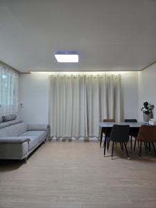 Runaway Stay Yongsan