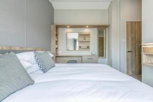 Tranquil Woodland Lodge Retreat in Lincolnshire