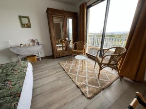B&B / Chambres d'hotes Les Etoiles de Cales - chambres d'hotes de charme pres de Rocamadour au coeur du Parc Naturel des Causses du Quercy : photos des chambres