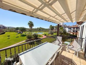 KUC01 Modern Apartment with South Aspect and Pool