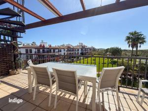 KUC01 Modern Apartment with South Aspect and Pool