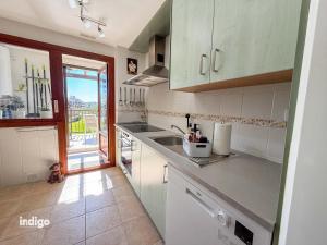 KUC01 Modern Apartment with South Aspect and Pool