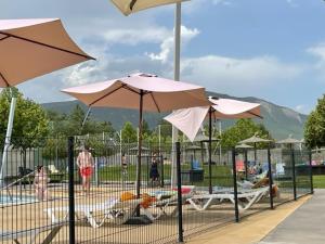 Chalet adosado entero, bbq y piscina comunitaria