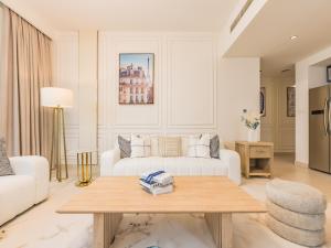 the Paris Condo - Stylish 2Bd with Burj View