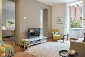 GuestHost - Corso Como Chic Apartment