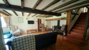 Redlands Farmhouse built 17th century self checkin