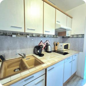 Appartements Joli studio dans residence de 1er ligne a 2 min a pied des plages et commerces : photos des chambres
