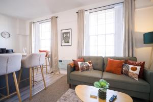 Gloucester Apartments x 3 FREE Parking & short walk to the University & Hospital