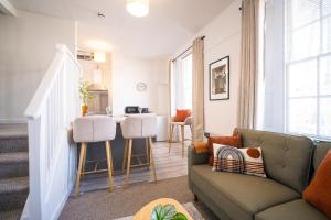Gloucester Apartments x 3 FREE Parking & short walk to the University & Hospital