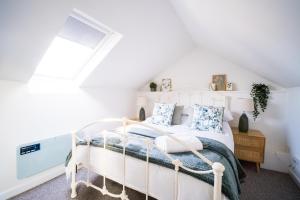 Gloucester Apartments x 3 FREE Parking & short walk to the University & Hospital