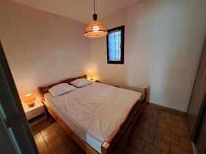 Appartement 2 pièces RDC avec Parking, Terrasse - FR-1-326-439