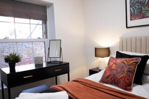 Gloucester Apartments x 3 FREE Parking & short walk to the University & Hospital