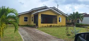 Beautiful 3 Bedroom 3 Bathroom Home in Drax hall Manor