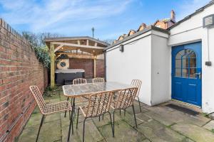 Deluxe 5 Bed In Central Whitby - Parking - Hot tub