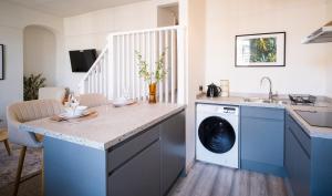 Gloucester Apartments x 3 FREE Parking & short walk to the University & Hospital