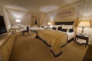 Wilson Junior Suite (including daily refilled free mini bar) room in LOFT Premium & Wilson Palace