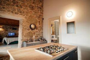 Bliss Stone House in Hvar with private padel court