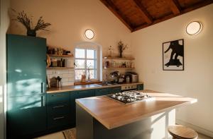 Bliss Stone House in Hvar with private padel court