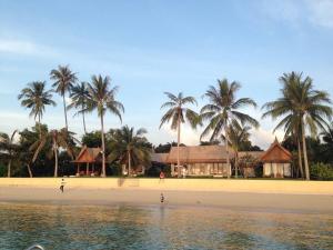 MJ Beautiful sunset beach house