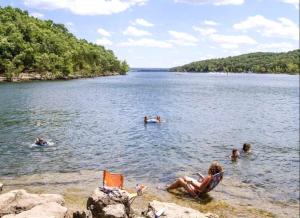Lakeside Laziness 28-4 By SDC, Big Deck, Pool, Hot Tub, Pets Ok, Resort On Lake