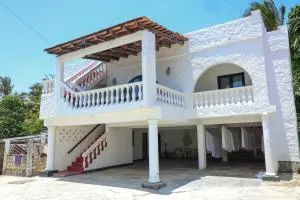 Fully furnished 2 bedroom villa in Nyali with swimming pool all en-suite 3 minutes walking distance to the beach behind city mall - Mombasa