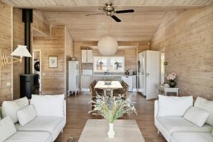 Wake To Waves With Sea As A Neighbour