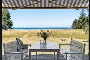 Wake To Waves With Sea As A Neighbour