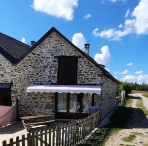 Appartements Gite 6 personnes le puy bort : photos des chambres
