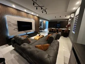 Seaside Serenity Maisonette - Private Pool - Port Bur-Marrad