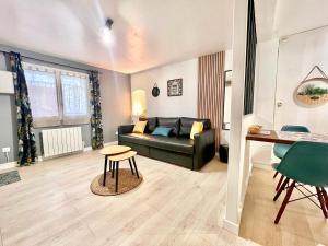 Appartements Studio du Clocher - Centre Historique, Cosy, Wifi, 2 personnes : photos des chambres