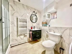 Appartements Studio du Clocher - Centre Historique, Cosy, Wifi, 2 personnes : photos des chambres