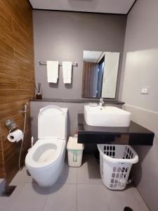 Modern condo near US Embassy