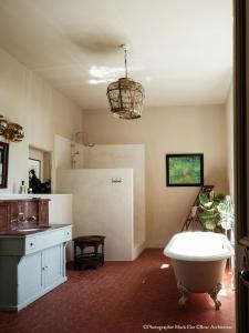 Maisons de vacances Historic Mansion In The Heart Of Provence : photos des chambres