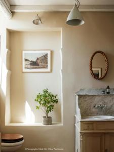 Maisons de vacances Historic Mansion In The Heart Of Provence : photos des chambres