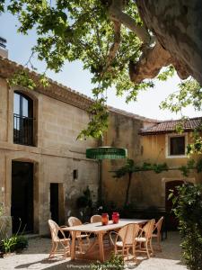 Maisons de vacances Historic Mansion In The Heart Of Provence : photos des chambres