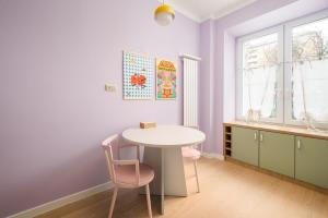 Metro Młynów Colourful Apartment by BookingHost