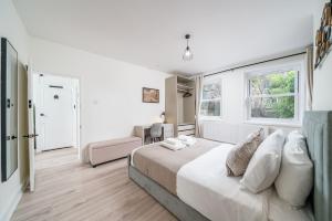 Spacious 2bed flat free parking and garden