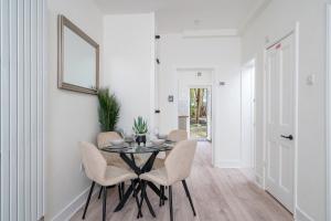 Spacious 2bed flat free parking and garden