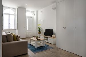 Red Door Flat by Trip2Portugal