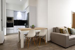 Red Door Flat by Trip2Portugal