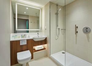 Junior King Suite room in Courtyard by Marriott London Heathrow Airport