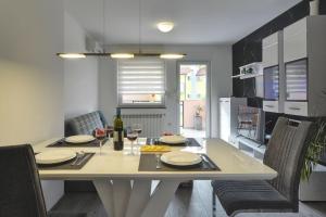 Apartment Black & White