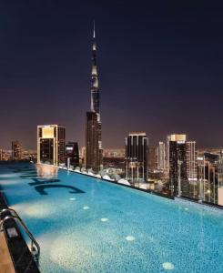 Burj View 3BDR with Rooftop Infinity Pool